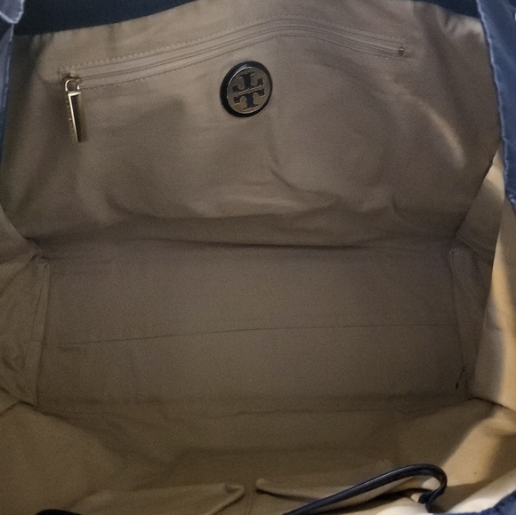 TORY BURCH ELLA nylon TOTE Navy Blue Tote Bag. SNAP Closure On Sides. - Picture 9 of 11